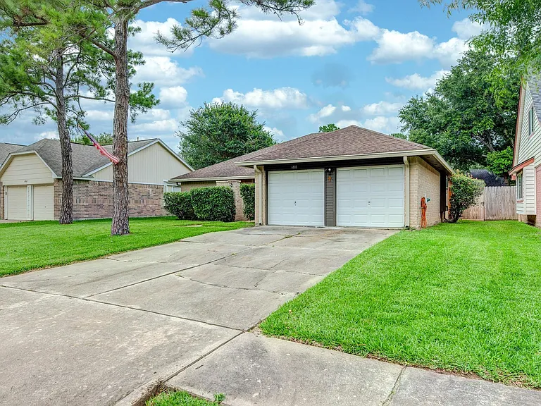 6818 Brockington Dr — Photo 2
