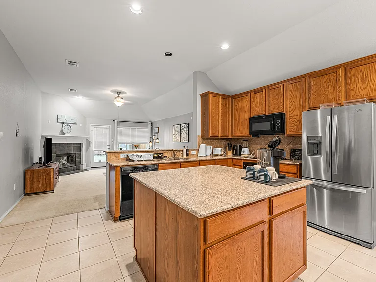 9412 Caliente Dr — Photo 41