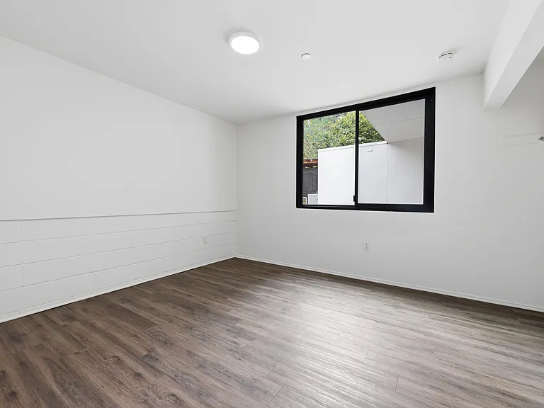 1737 Chalmers St #106E — Photo 20