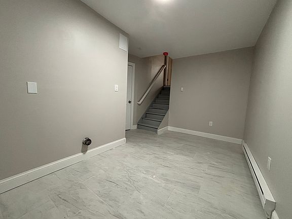 3rd image of 559-18 Sherman Pkwy