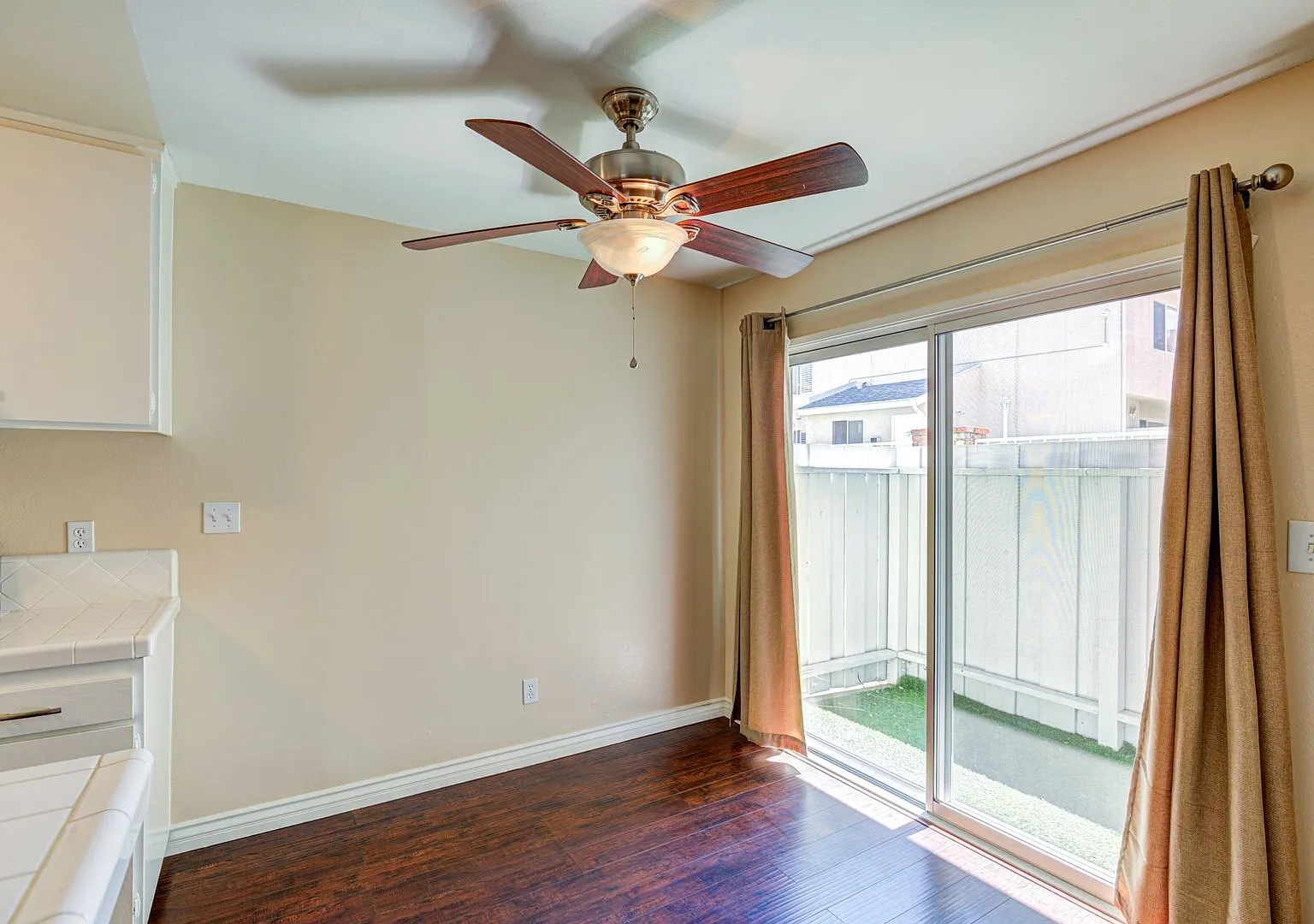 Willis Avenue Condos — Photo 3