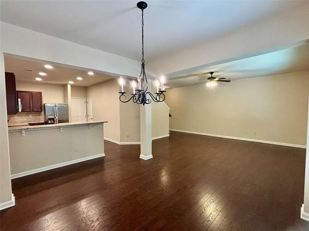 3 bed, 2.5 bath, 1973 sqft, $2,200 — Photo 4