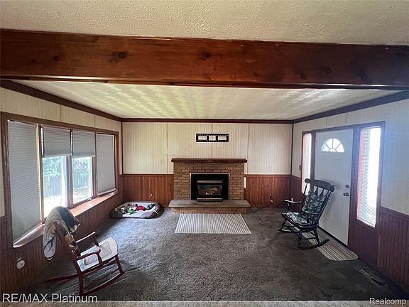 3rd image of 10528 Lake Shore Dr