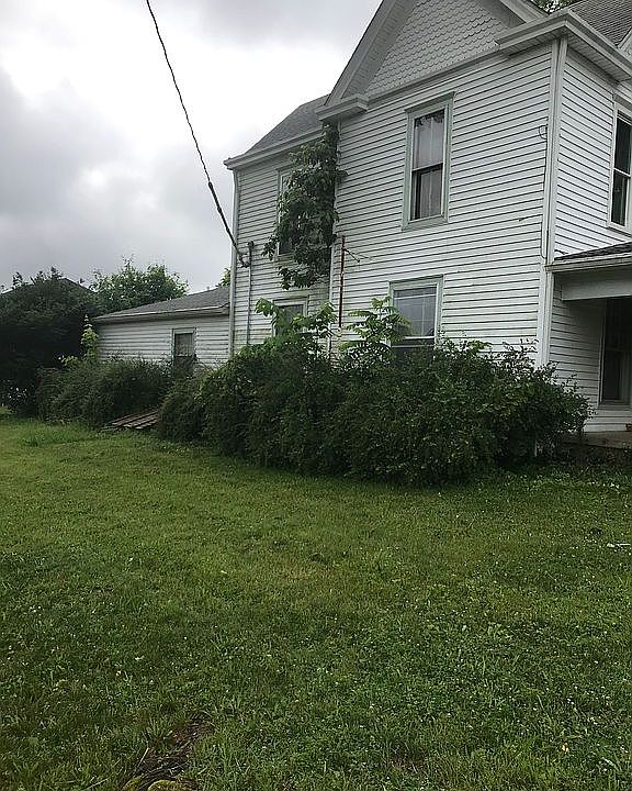 1st image of 590 Catalpa Ln