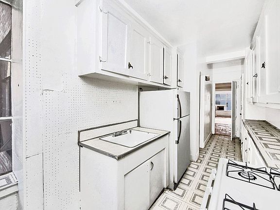 5th image of 200 W 86th St APT 10D