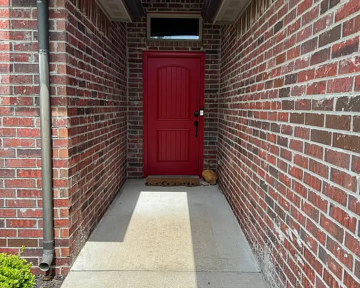 218 W Detroit St — Photo 2