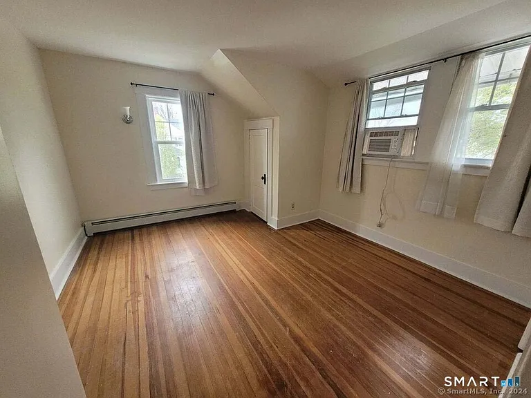 44 S Elm St — Photo 10