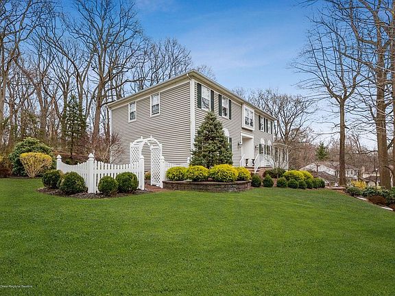 2nd image of 26 Bunker Hill Dr