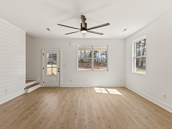 4th image of 1033 Walnut Grove Rd