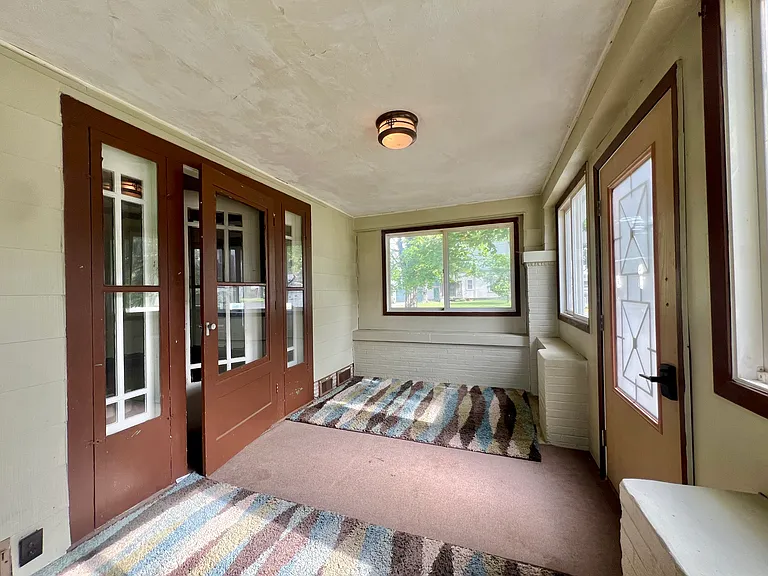 207 S Plum St — Photo 3