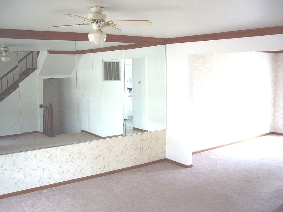 2nd image of 67 Woodlake Ct