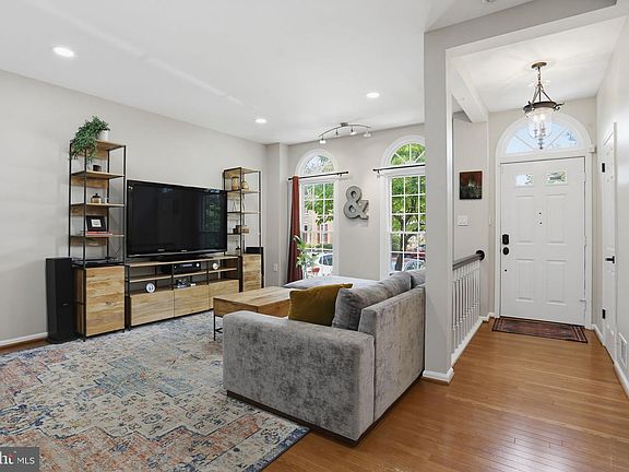 3rd image of 6152 Wellington Commons Dr