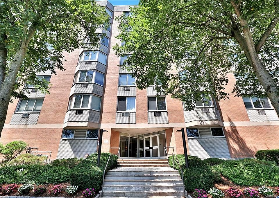1st image of 14 Nosband Ave #15H