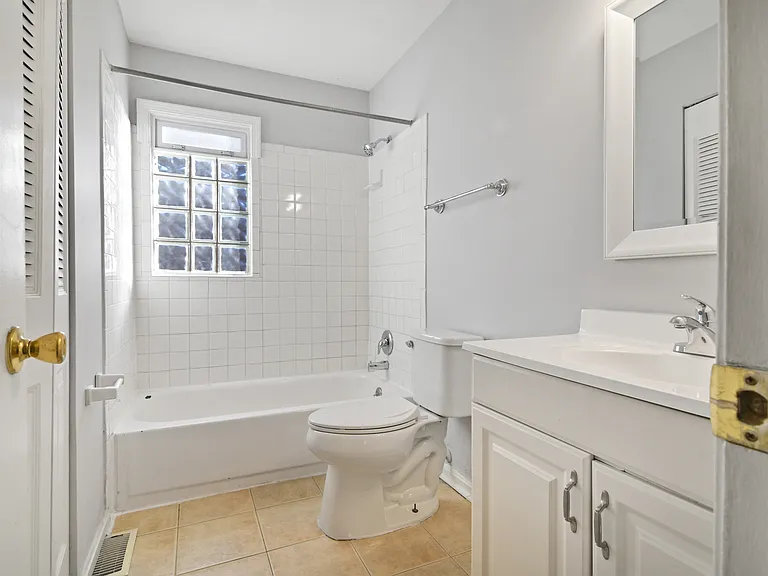 404 W Hill St — Photo 1