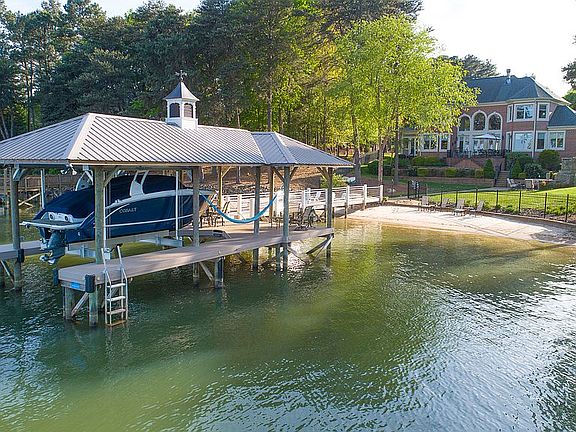 4th image of 3988 Channel Pointe Ln