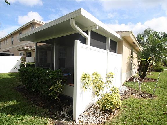 4th image of 9928 E Villa Cir