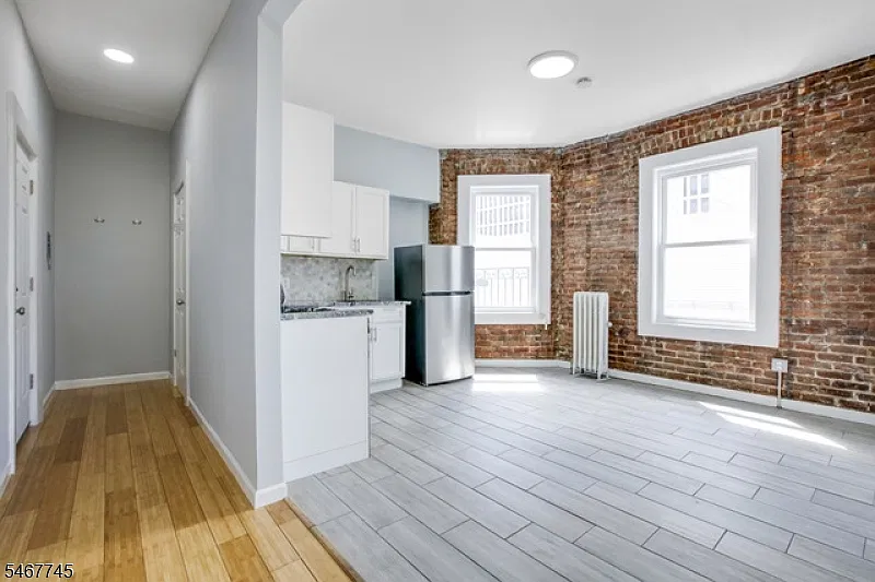 1 bed, 1.0 bath, $1,950 — Photo 3