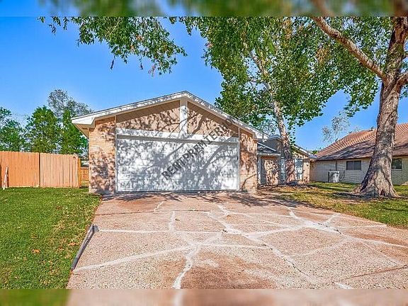 3rd image of 16023 Spinnaker Dr