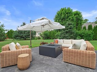 542 S Buth Rd, Dousman, WI 53118