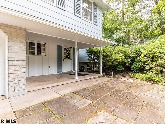 3rd image of 613 Wayland Pl