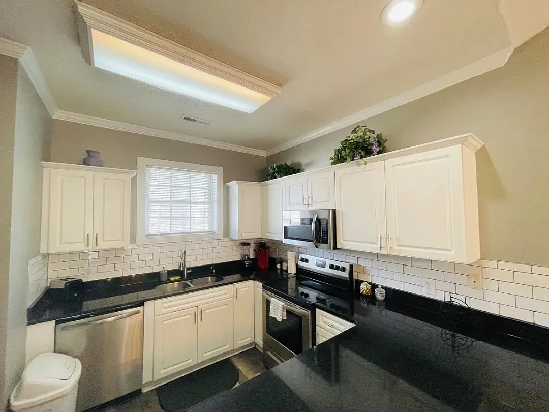 2 bed, 992 sqft, $1,800 — Photo 4