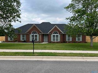 99 Manor House Dr, Huntsville, AL 35811