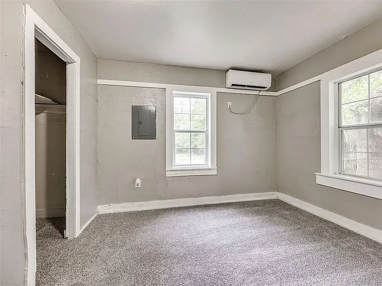 407 SE 25th St — Photo 13