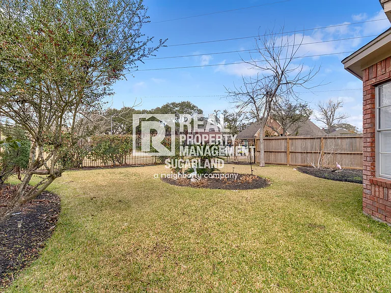 4410 Heatherwilde St — Photo 17