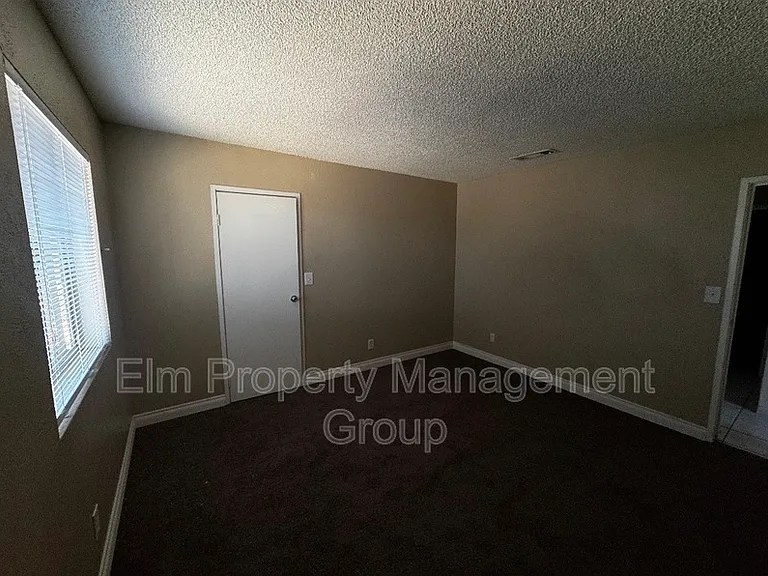 8 Britz Cir #C — Photo 6