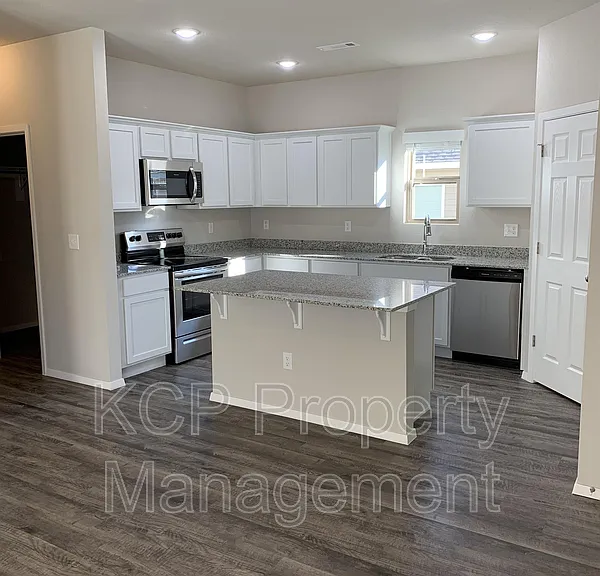 1127 S Kingfisher Ln — Photo 2