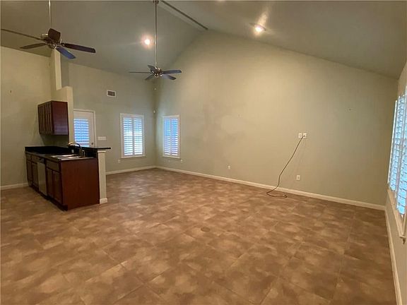 5th image of 129 Sun Harbor St