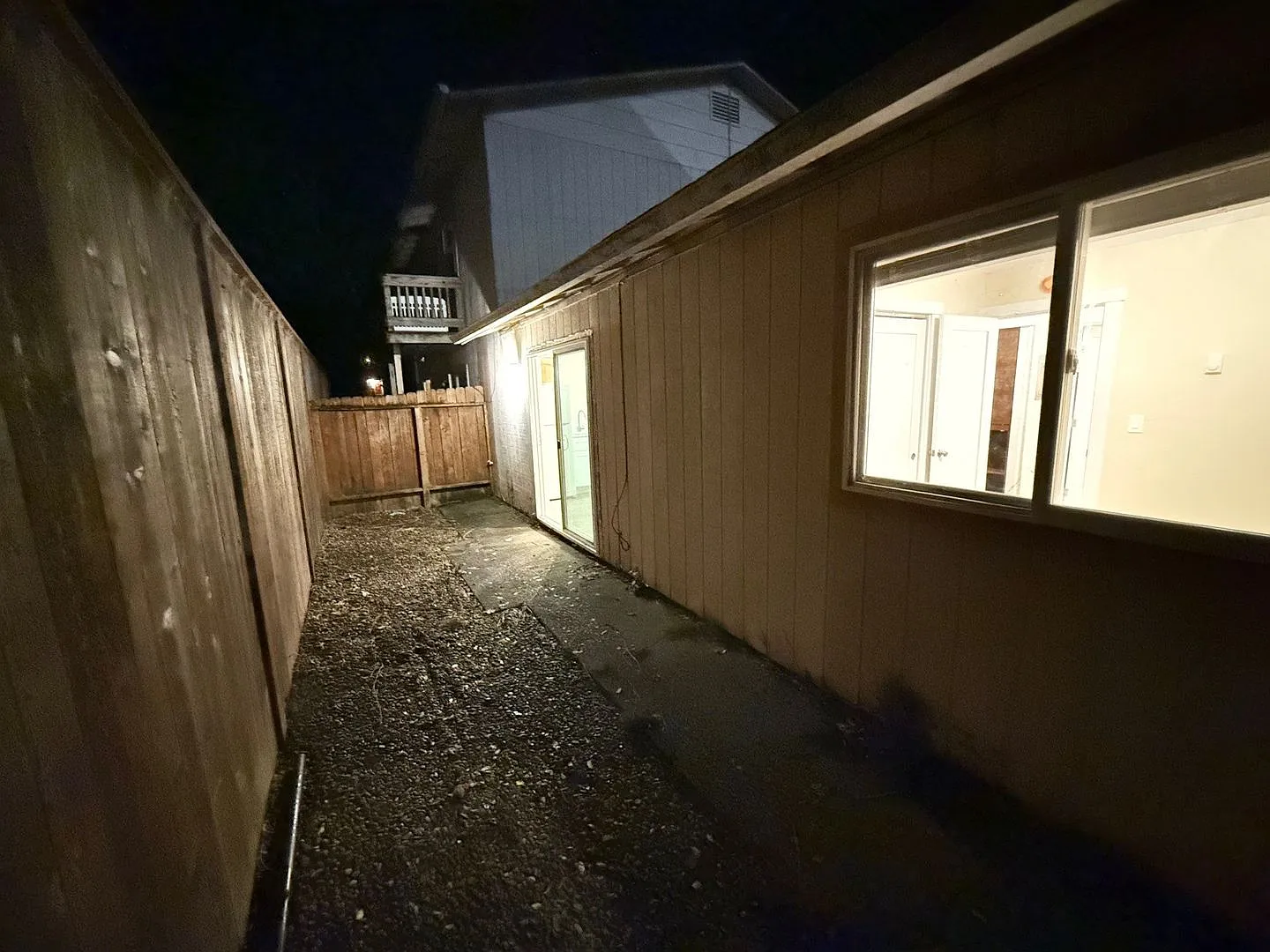 1860 Myrtle St — Photo 4