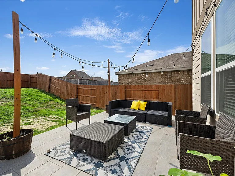 328 Thornless Cir — Photo 28
