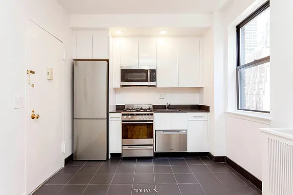 Rented by Town Residential | media 28