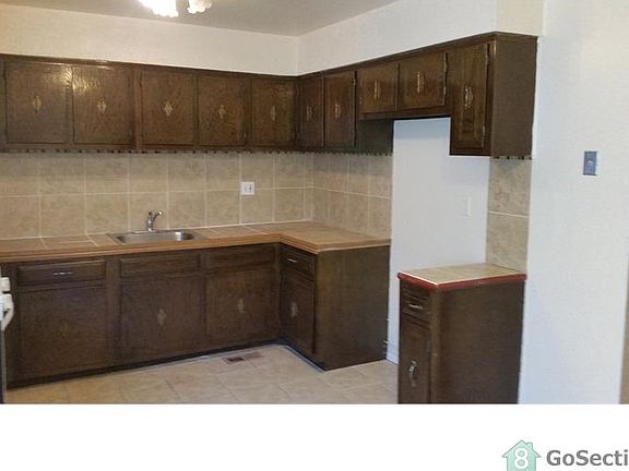 3rd image of 8041 Chelwynde Ave