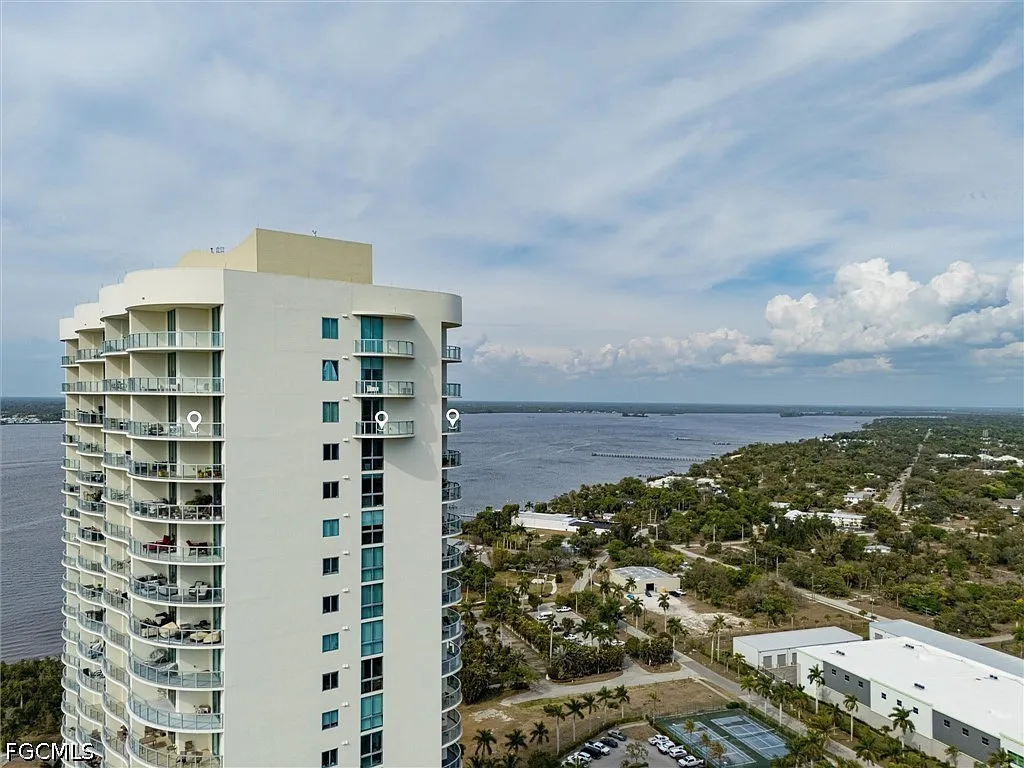 3 bed, 2.5 bath, 1584 sqft, $5,000 — Photo 3