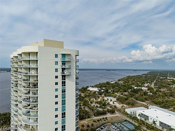 3rd image of 3000 Oasis Grand Blvd #Lph1