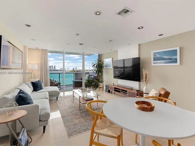 1200 West Ave #725 — Photo 3