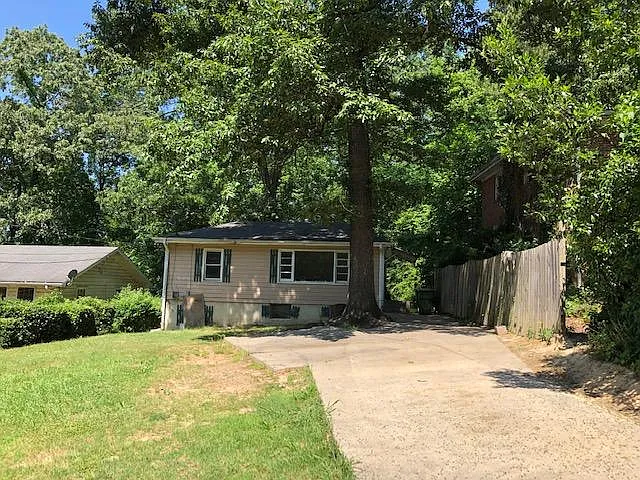 176 Stratford Dr NW — Photo 1