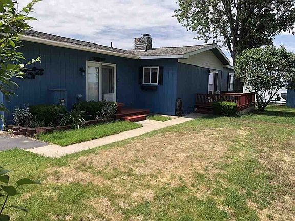 3rd image of 1013 Cranberry Pike