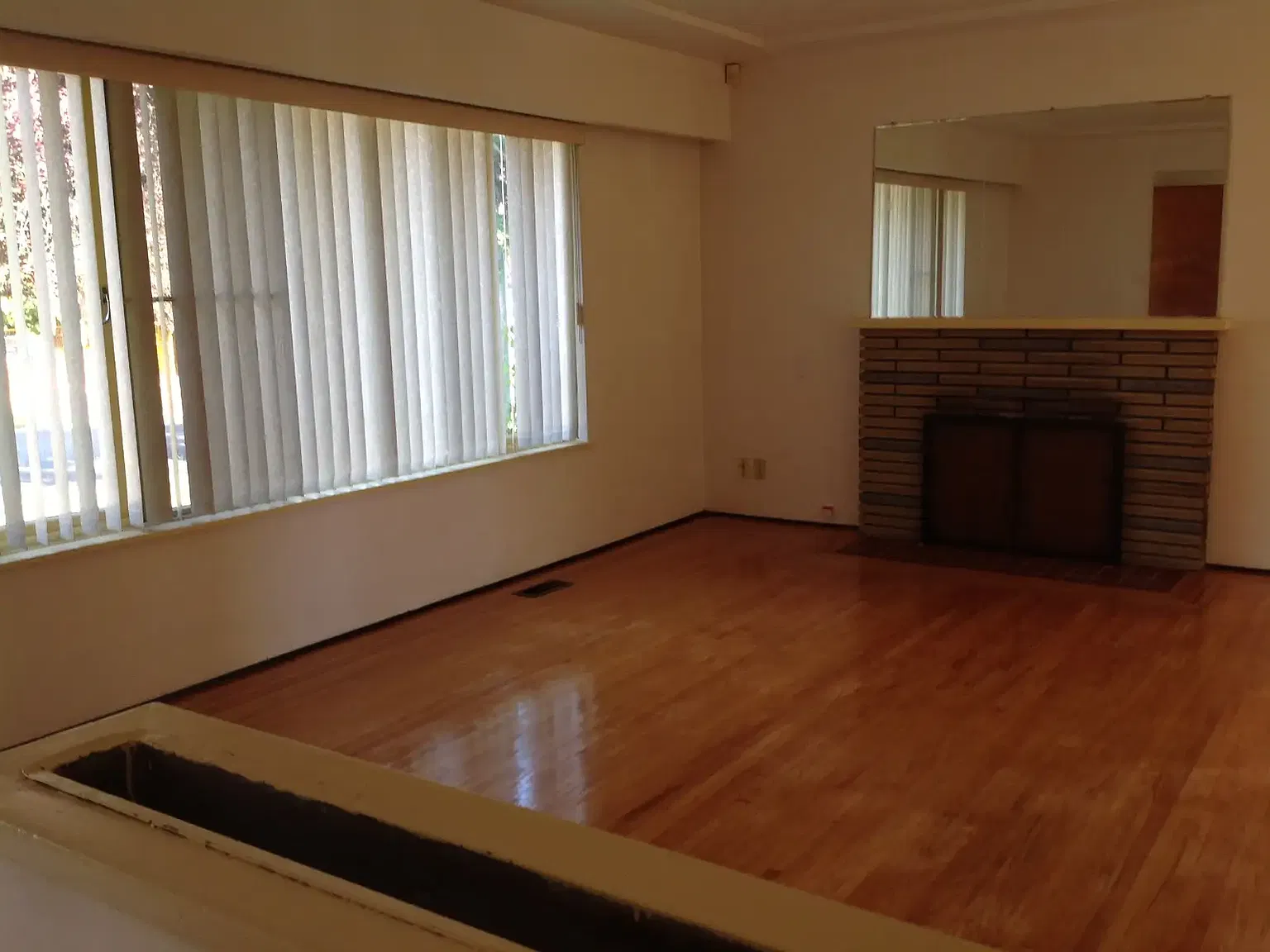 3 bed, 1000 sqft, $2,350 — Photo 2