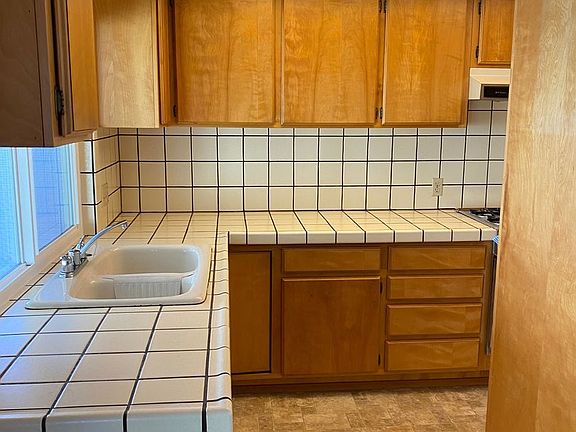 5th image of 2171 Falmouth Dr