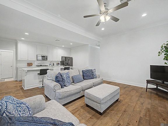 4th image of 3861 Villa Michel Dr