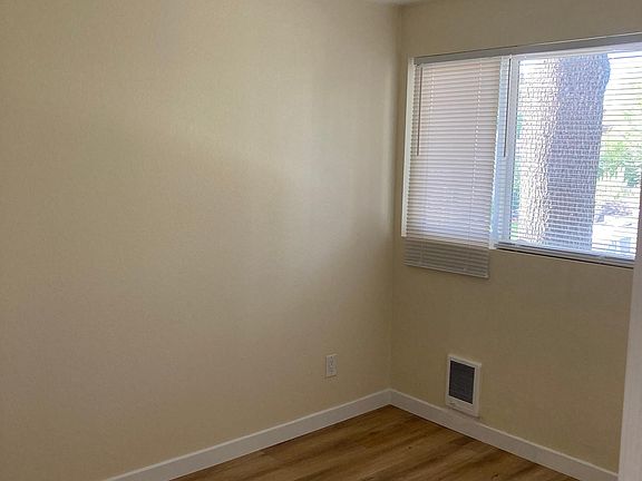 3rd image of 419 19th Ave E #18