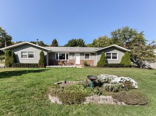 8 W Shore Dr, Grayslake, IL 60030