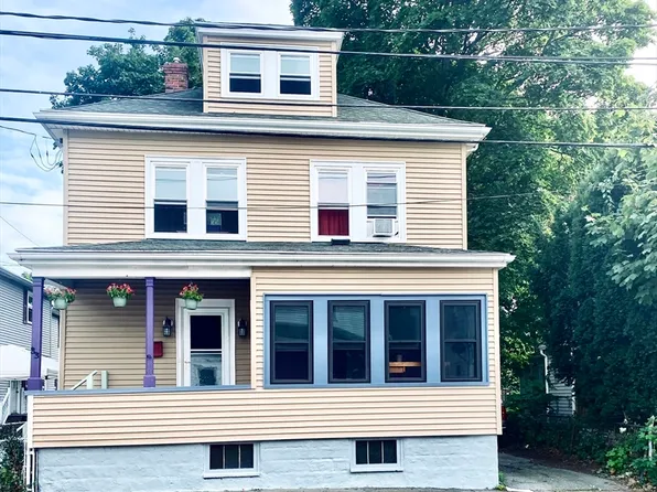 33 Campbell St, Woburn, MA 01801