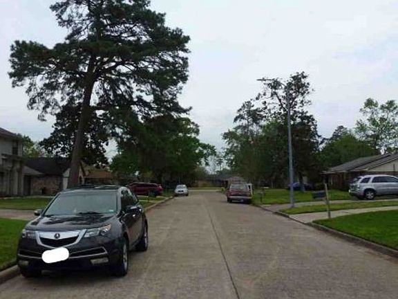 Exterior Neighborhood (street photo)