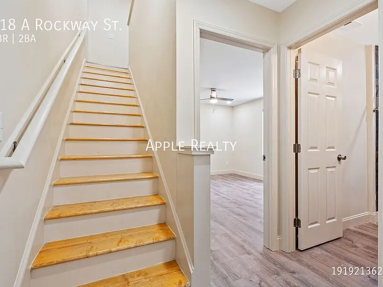218 W Rockway St #A — Photo 7