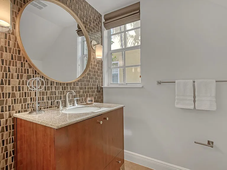 72 SE 6th Ave E #Townhouse C — Photo 16