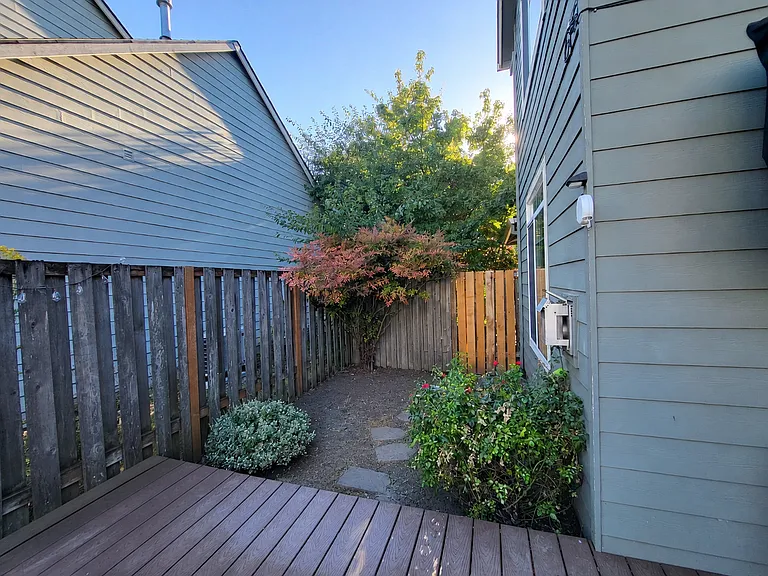 2228 SE Decade Ct — Photo 32